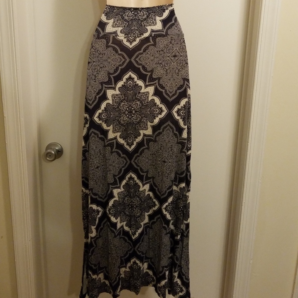 Charlotte russe women's navy and white maxi skirt - Picture 6 of 8